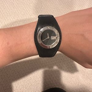 Gucci black leather watch